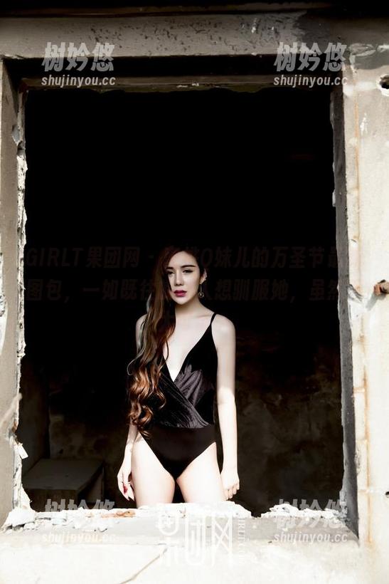 GIRLT果团网-蜜桃Q妹儿 GIRLT果团网 - 蜜桃Q妹儿的万圣节最新图包,一如既往的让人想驯服她,虽然不太可能。