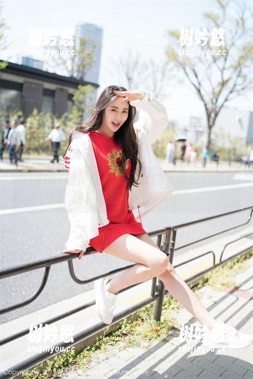 MiStar魅妍社-夏依依 MiStar魅妍社 - 夏依依的礼服在线写真:这件衣服不服你试试?