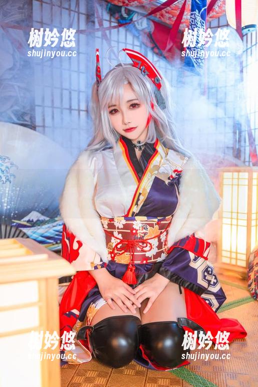 Momoko葵葵 Momoko葵葵的新棉袜作品,萌和性感好像在这里碰撞了!