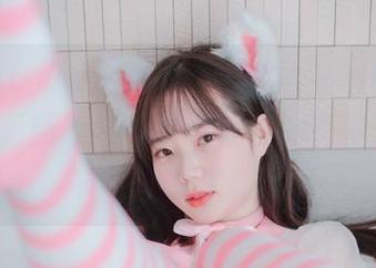 MyuA(뮤아)带来的“MoonNightSnap”：更新不止，一如既往，有多少星星都得挤进来。