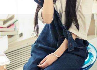 TouTiao头条女神 - 李丽莎的泳衣美图，温柔中带点小挑衅，图包你到手，春天的心情等着你。