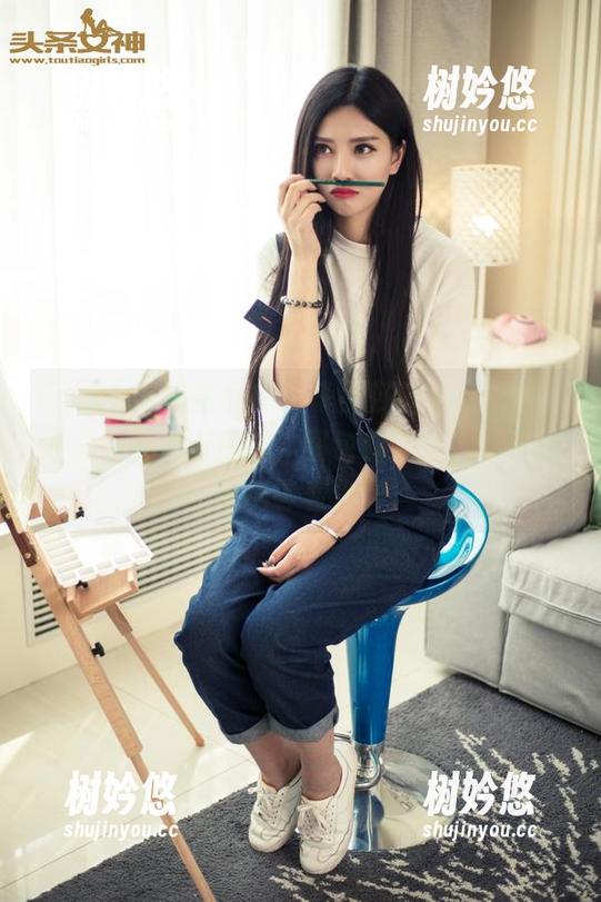 TouTiao头条女神-李丽莎 TouTiao头条女神 - 李丽莎的泳衣美图,温柔中带点小挑衅,图包你到手,春天的心情等着你。