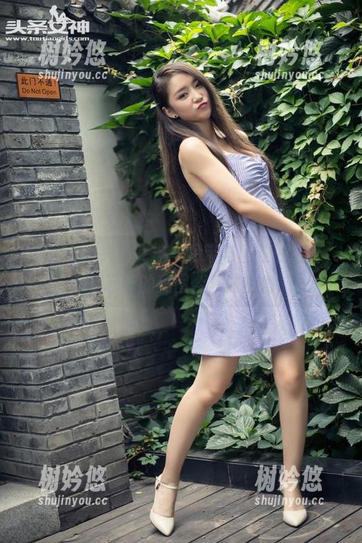 TouTiao头条女神-穆菲菲 TouTiao头条女神 - 吊带与酷炫的结合,穆菲菲的美图合集做主角