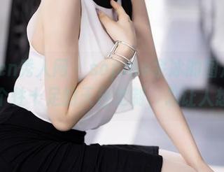 Xiuren秀人网 - sophie余冰的图片展现了个性十足的天台定制，总让人想。