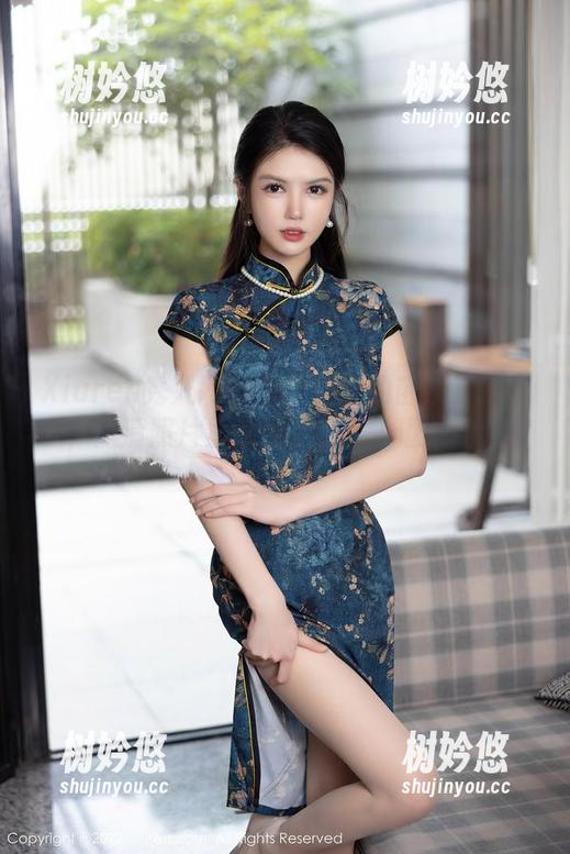 Xiuren秀人网 - 九千柒柒的苗条制服妹子，高清照片里藏着不少令人遐想的细节。