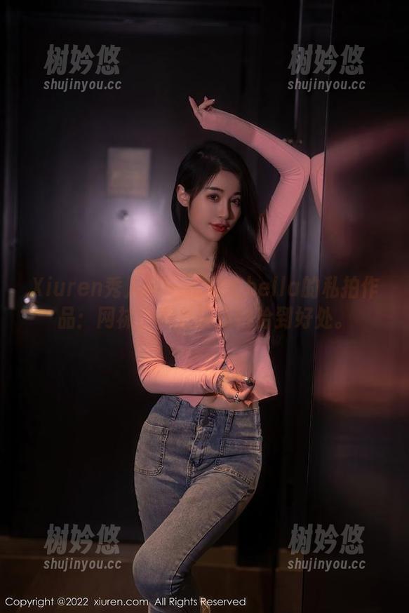 Xiuren秀人网-余贝拉bella Xiuren秀人网 - 余贝拉bella的私拍作品:网袜,真是挑逗得恰到好处。