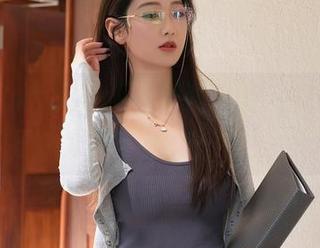 Xiuren秀人网 - 美桃酱无圣光版，连体衣好像刚好勾勒了一点小情绪？