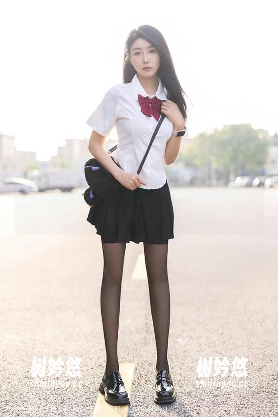 Xiuren秀人网-萌琪琪Irene Xiuren秀人网 - 萌琪琪Irene的私拍——清纯?我看是忧伤的加法题!