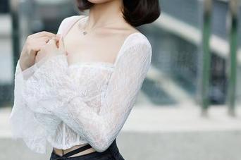 Xiuren秀人网 - 在网盘里流转的,是陈雅漫VICKY的裸足,快来“追”!