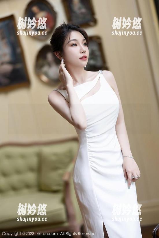 Xiuren秀人网-香澄在东京 Xiuren秀人网 - 免费巡演:香澄在东京与她的连衣裙,在写真界的漫游