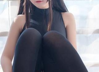 Yoko宅夏的白丝写真，高清地像是偷偷掀开的幕布，让人不由自主想靠近。