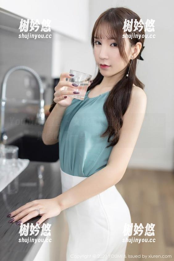 YouMi尤蜜荟-白露小猪 YouMi尤蜜荟 - 女孩写真出炉,白露小猪助你收藏一桌,小心下载哦