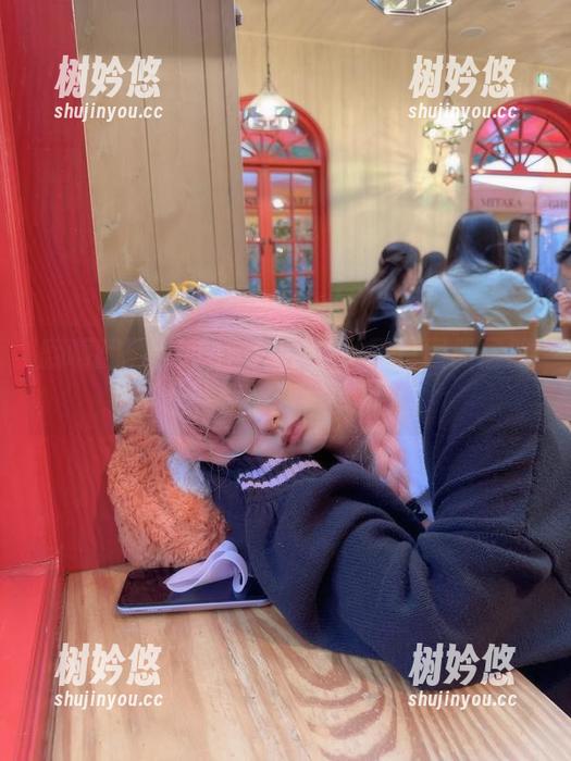 wendydydydy_酱油 翻啊翻啊,Wendy的灰丝写真图册居然能让我遐想到很多事儿。