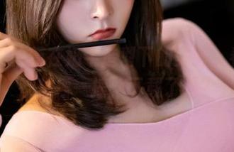 丽柜 - 怡萱在奶牛造型下的美图,看完我都想摇一摇,下载了吗?