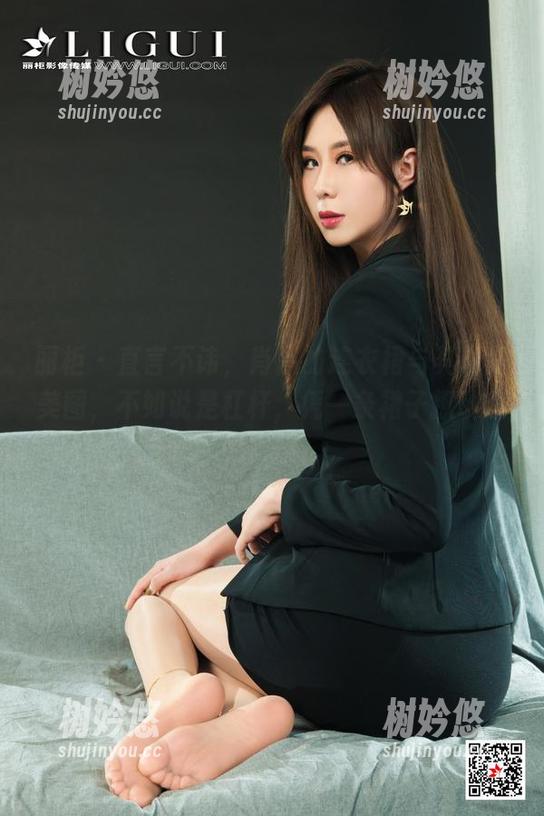 丽柜-肖肖 丽柜 - 直言不讳,肖肖的连衣裙与其说是美图,不如说是杠杆,凭一条裙子撩动我的神思。