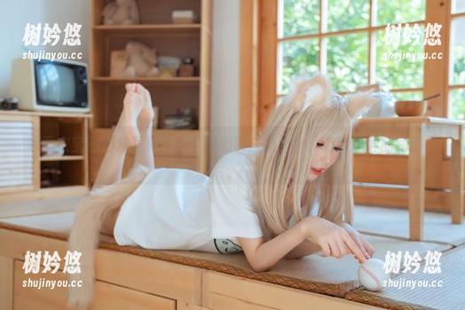 乖乖衣宝 乖乖衣宝的全套写真,护士服和吸血鬼组合,有种怪异的和谐美。