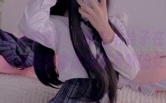 哦，那红色外套！二阶堂宅绘子在高清美图里看起来像是深藏不露的女王