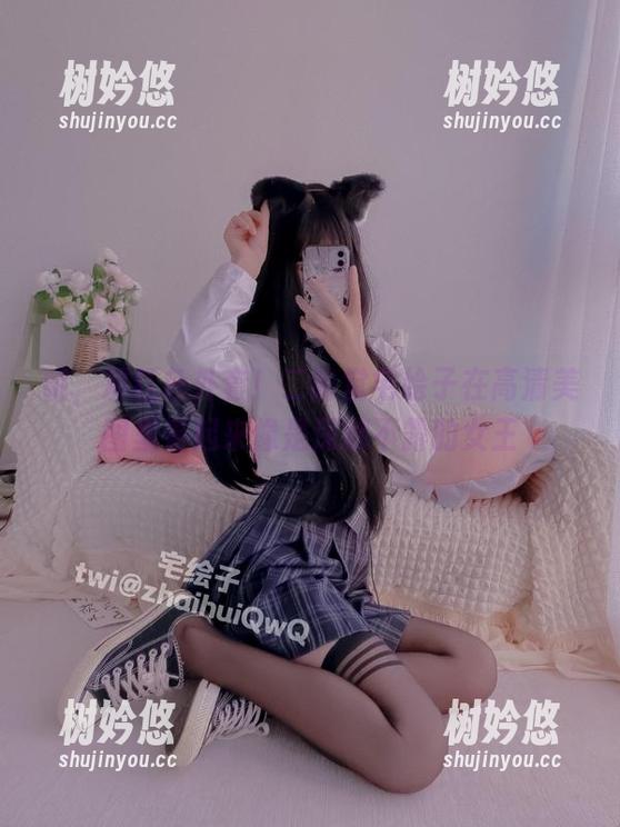 二阶堂宅绘子 哦,那红色外套!二阶堂宅绘子在高清美图里看起来像是深藏不露的女王