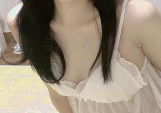 倦倦喵在线，与你分享一位女同事的意外迷人之处…