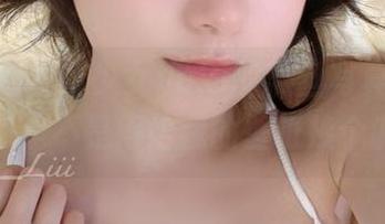 每次看到发条少女yoki的黑丝写真，我都在想，是不是得给我的壁纸换个调调？