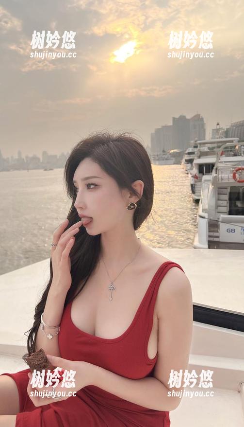 周妍希 微密圈 - 周妍希说:看我无水印青涩医生合集,网盘真香啊