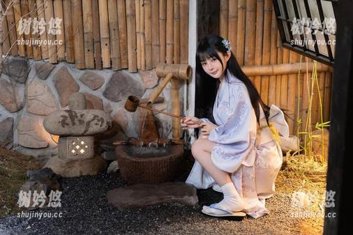 最新写真，只想说失眠小宁的修女形象，复杂又迷人