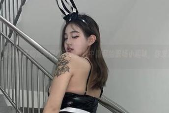 微密圈 - 小优优子的定制职业装，图片中隐藏的职场小趣味，你发现了吗？