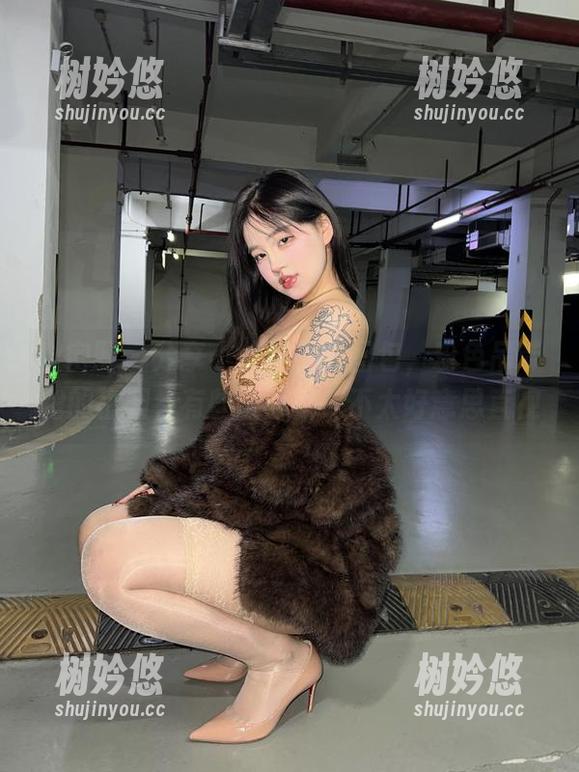 小优优子 微密圈 - 分享小优优子的图包,粉色吊带裙的福利,有些画面就…不太好意思直视