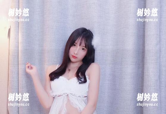 看！小小奶瓶儿的迦南写真，有点可爱也有点傻！