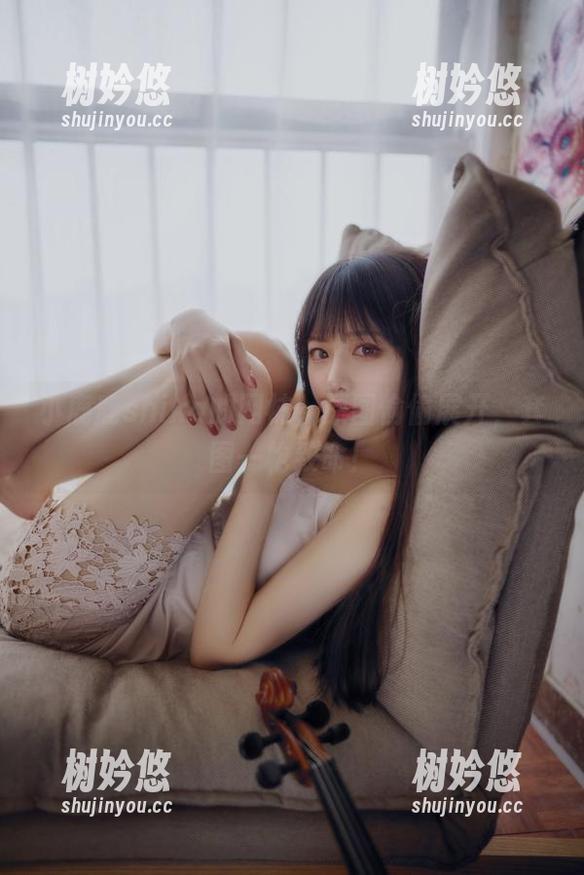 小鹿鹿shika 小鹿鹿shika的网袜,原图偷偷展开,套图一枪致命!