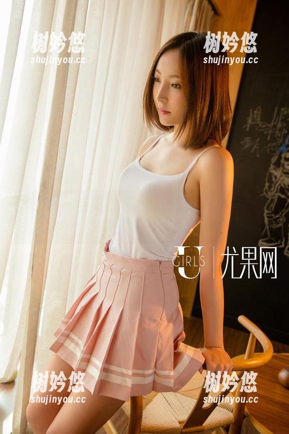 尤果网-方子萱 尤果网 - 当黑白遇上方子萱:写真中每个角度都有故事