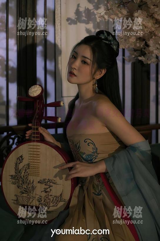 尤蜜荟-郭忆然 尤蜜荟 - 郭忆然私房照:邻家女孩的另类版“我爱我家”!