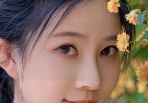 拜年图不止于拜年，看年年Nnian那凹凸姿态，真心多看一秒。