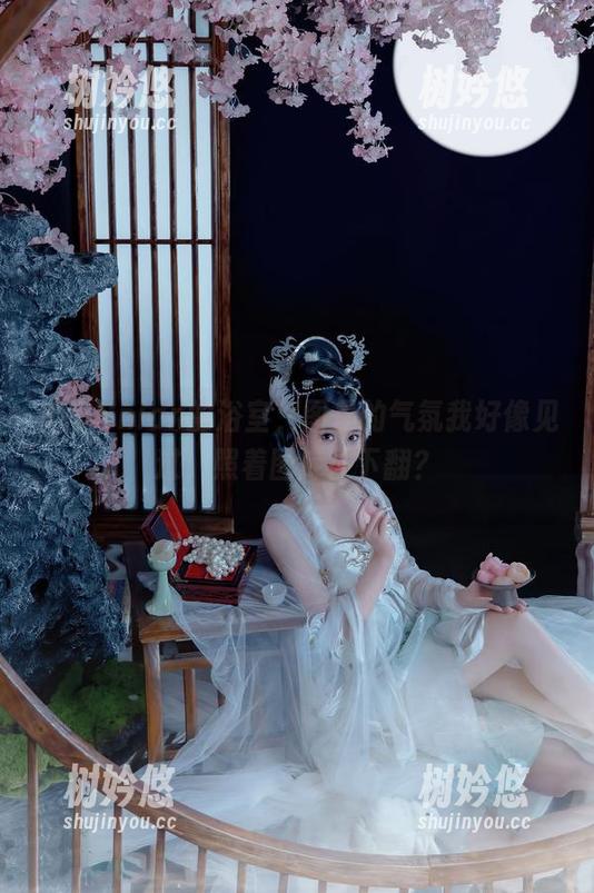 年年Nnian 年年Nnian的浴室,图里的气氛我好像见过,照着图库往下翻?