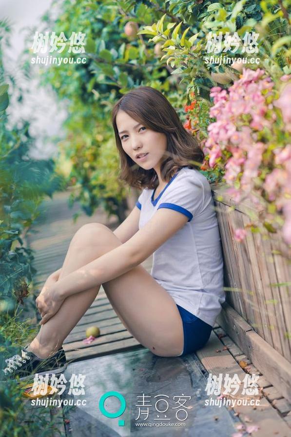 推女神 - 娜依灵儿和她的网袜，高清照片毫不遮掩。