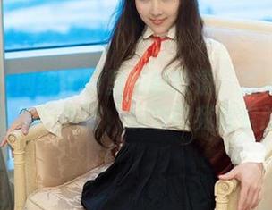 推女郎 - 网络空间里的赵纹清:白裙的网盘之旅,快来下载吧,别耽误我欣赏的时间!
