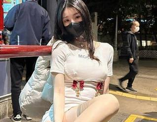 微密圈 - 是小逗逗的泳池美图，不小心掉进去的那种俏皮