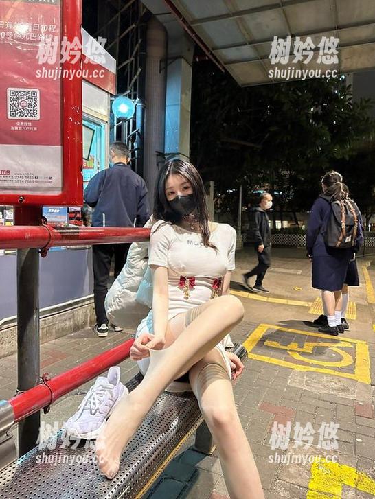 是小逗逗 微密圈 - 是小逗逗的泳池美图,不小心掉进去的那种俏皮