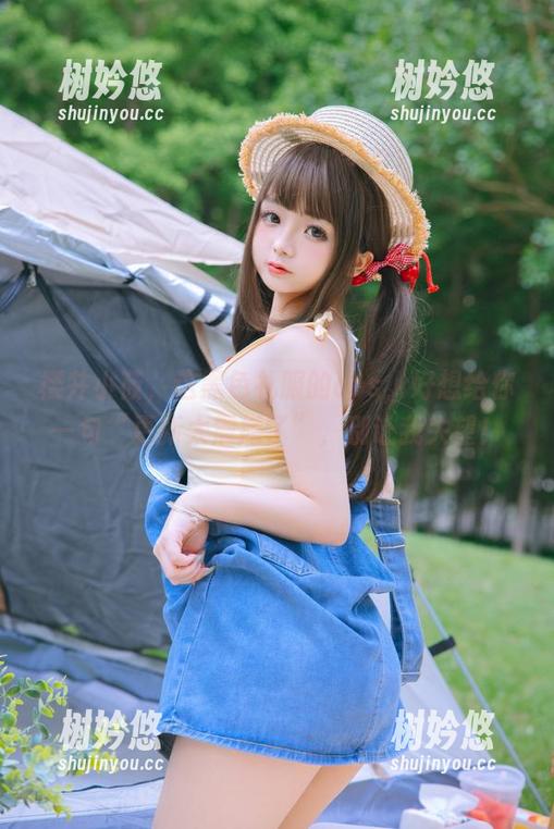 樱井小莜 樱井小莜,这黑色礼服的cos,好想给你一句“更新太震撼了”,别让我失望!