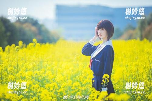沧霁桔梗 能打动你的不仅是沧霁桔梗的定制写真,还有那难以言喻的千年感。