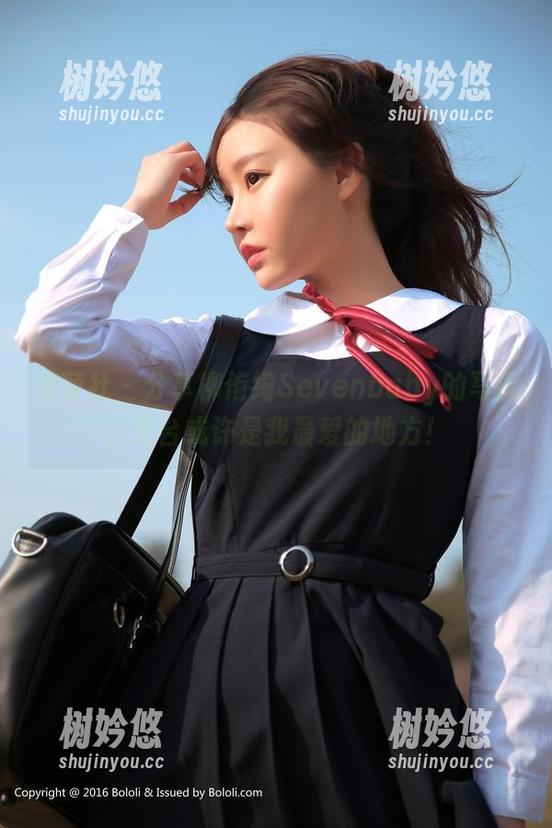 波萝社 - 分享柳侑绮Sevenbaby的写真，天台或许是我最爱的地方！