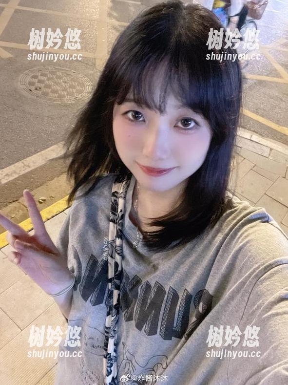 炸酱沐沐 网袜盲盒式福利,炸酱沐沐的图包让你难以亲吻!