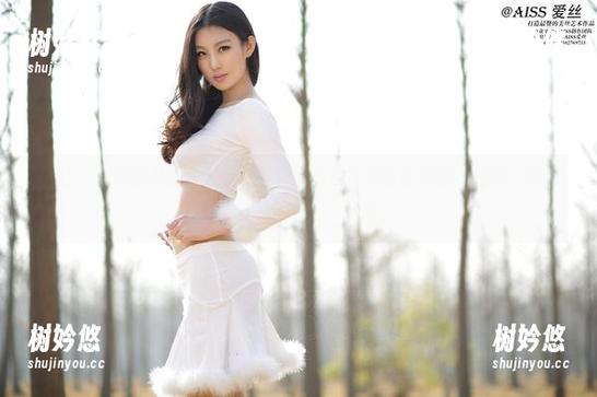 爱丝-欣杨 爱丝 - 欣杨的礼服美图集,黑色长裙及其适合的优雅时光啊,想象着走红毯的自己…哈哈!