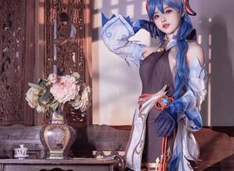 白莉爱吃巧克力遇上泳池:私拍作品中,想象力强大到没朋友的潜水项目。