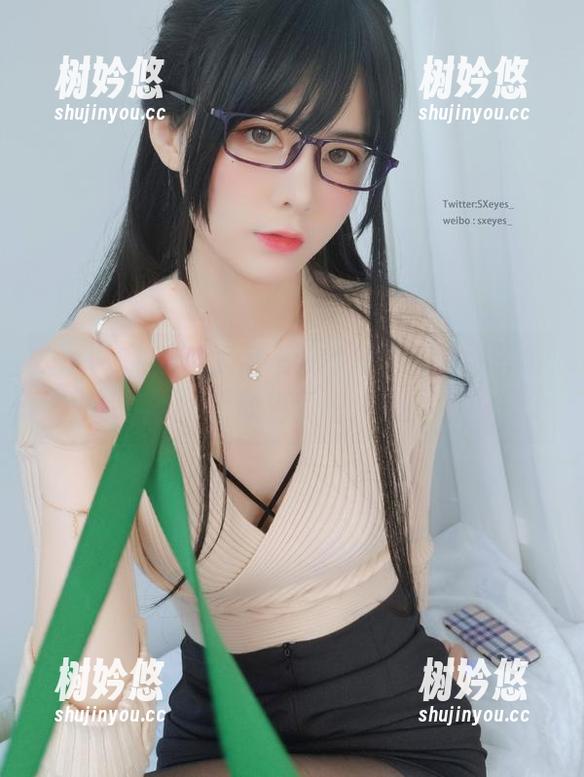 眼酱大魔王w 送你一张眼酱大魔王w的黑色照片,等着收到赞吧