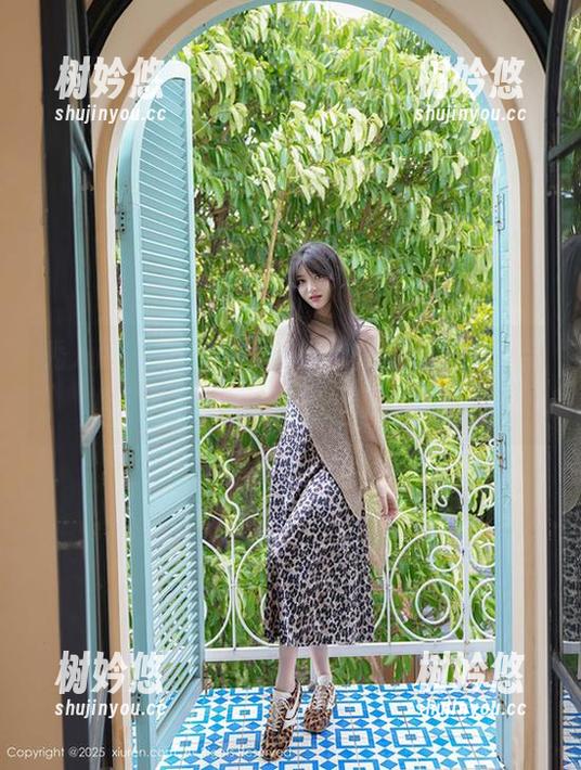 秀人网-Angela小热巴 秀人网 - Angela小热巴的私房写真:当她穿上睡衣,连空气都变得甜蜜。