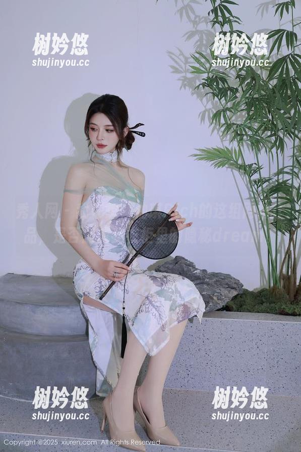 秀人网-柚琪Rich 秀人网 - 我在想,柚琪Rich的这组网袜作品,是否能成我衣柜里的隐秘dream。