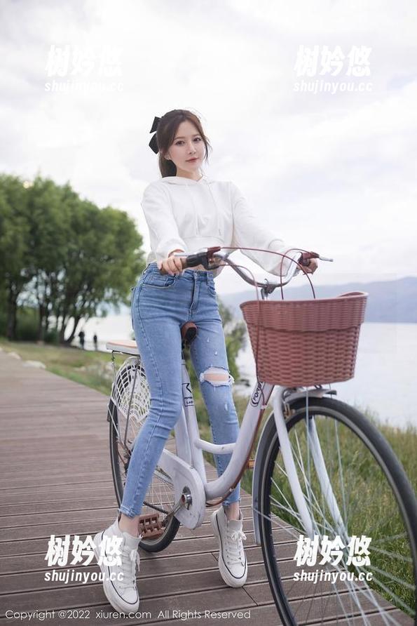 秀人网-爱丽莎Lisa 秀人网 - 精选套图:那件旗袍里的爱丽莎Lisa,似乎有种能让人偷心的魔力