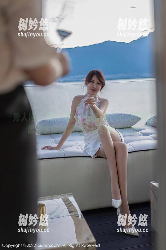 秀人网-赵惟依coco 秀人网 - 黑色灵魂:赵惟依coco的图包像是宇宙的黑洞,吸引着我的眼