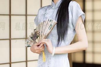 秀人网 - 私房写真：陈雅漫VICKY在海边，心思全在风里飘着。